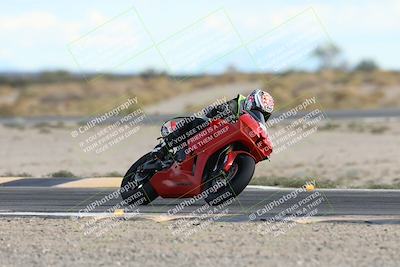 media/Nov-16-2025-Race Pace (Sun) [[8c5fa54630]]/Non Verified Riders (1st 20 Minutes)/5-Turn 15 (110pm)/